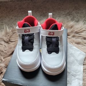 Jordan Aura 8C toddler